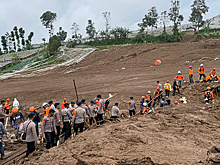 Число погибших из-за схода оползня в Индонезии достигло 25