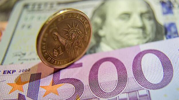 Эксперт: Курс евро упадет ниже доллара