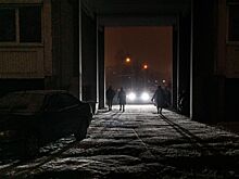 На придомовой территории уступает пешеход или водитель?