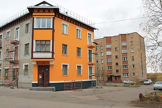 На севере Коми жителю многоэтажки велели убрать остекление с балкона
