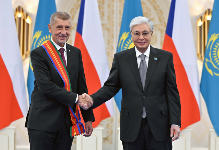 Токаев наградил Бабиша орденом «Дружба»: «У отношений Казахстана и Чехии многообещающее будущее»