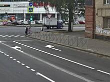 В Курске на улицах Хуторская и Ломакина на пересечении с Карла Маркса организовали две полосы выезда