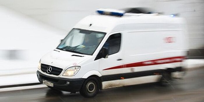 Два человека пострадали в результате лобового столкновения легкового автомобиля и маршрутки в Подольске