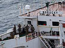 Задержанный Францией танкер продолжил путь