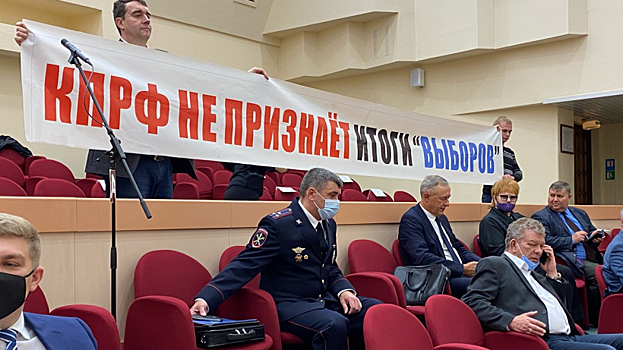 Первое заседание Саратовской гордумы началось с протеста КПРФ