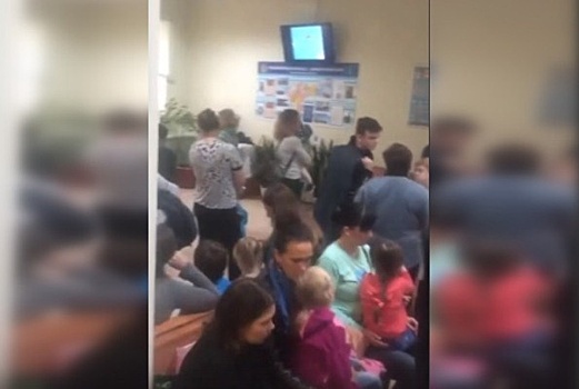 Ульяновский Минздрав объяснил большие очереди в детской больнице