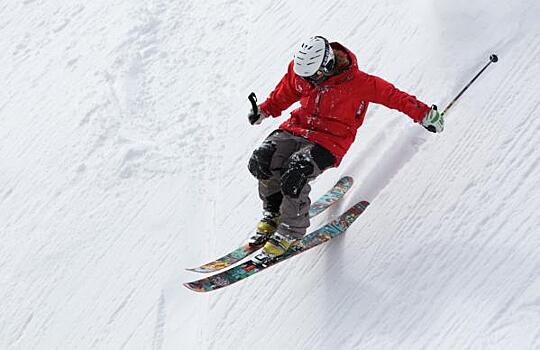 Российский лыжник Большунов выиграл ЧМ по скиатлону