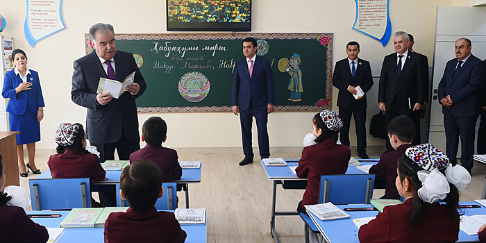 Подарок к Наврузу: Эмомали Рахмон открыл детский сад и корпус гимназии