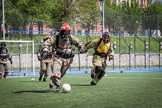 Спасатели Удмуртии впервые провели соревнования по пожарному футболу
