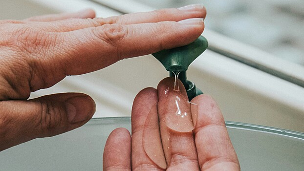 Врач предупредили об опасности частой дезинфекции рук