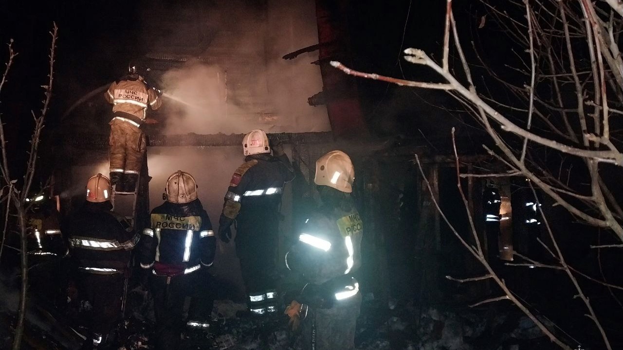 Дачный дом и курятник сгорели в Вологде