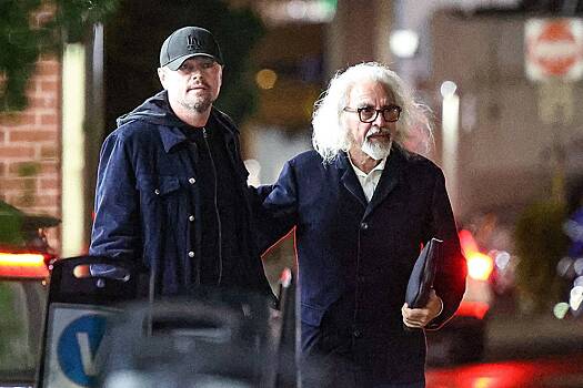 Ди Каприо впервые за долгое время сняли на камеру без маски