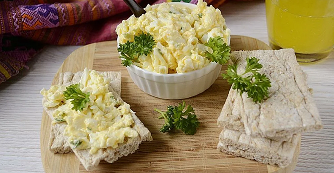 Сырная закуска-салат из 2 ингредиентов за 6 минут