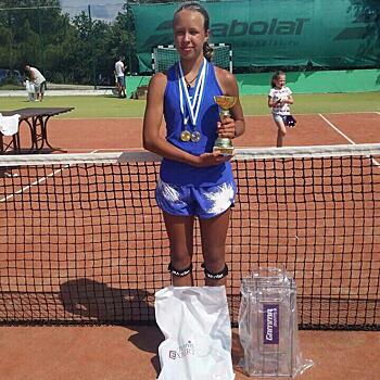 Чемпионкой международного теннисного турнира стала ученица школы №1223