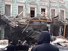 Рядом с Госдумой обрушились строительные леса