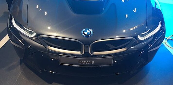 BMW показала тизер гибридного спорткара i8 в кузове родстер