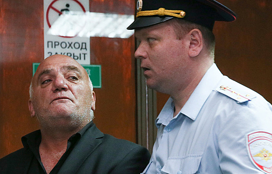Захватчик московского банка объявил голодовку