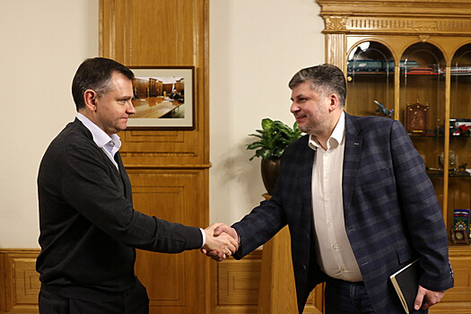 Юрий слюсарь жена дети фото Юрий Слюсарь: На Кумженском мемориале в Ростове к юбилею Победы будет зажжен Веч
