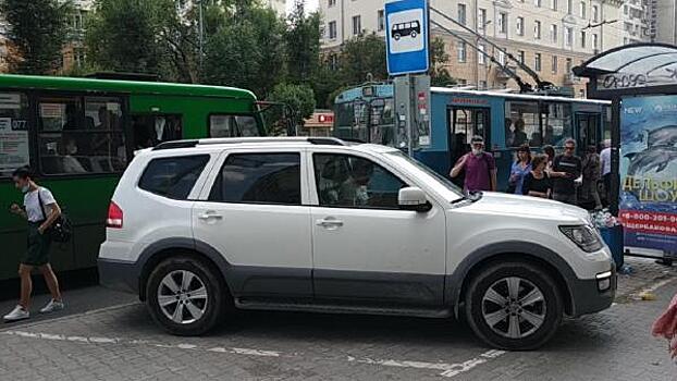 Общественники изгнали незаконную парковку из центра Екатеринбурга