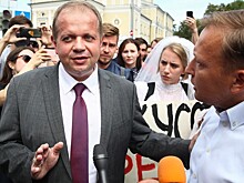 «Позор!»: белорусский министр сбежал от протестующих