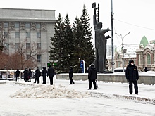 В Новосибирске полиция оцепила пустую площадь Ленина