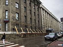 К зданию мэрии приехала похоронная процессия