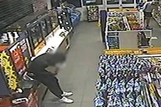 Человек с пулей в голове выполз из могилы и попросил вызвать такси