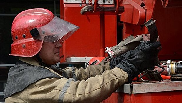 Пожарные спасли 11 человек из горящего дома в Москве