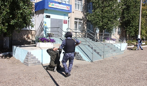Росгвардейцы задержали условного террориста у школы в Волгоградской области