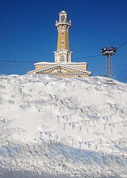 Виктор ЕМЕЦ проверяет уборку снега в Костроме. Одна отличная фотография