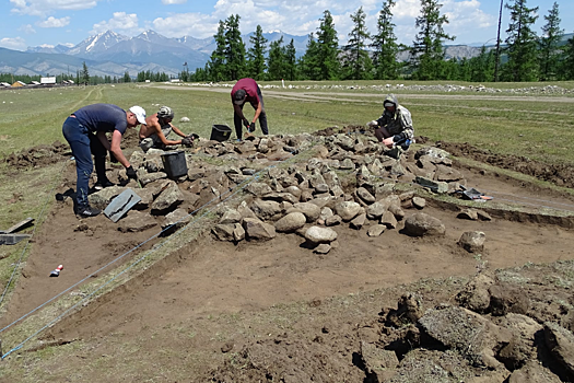 В горах Южной Сибири нашли древнейшее захоронение бронзового века