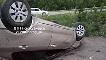 Автомобиль перевернулся на дороге в Новокузнецке