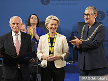 DW: Фон дер Ляйен получила премию Карла Великого
