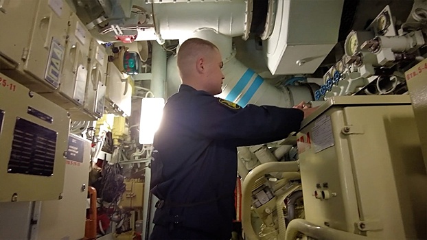 Экипаж подлодки Б-603 «Волхов» показал, как отмечает День моряка-подводника