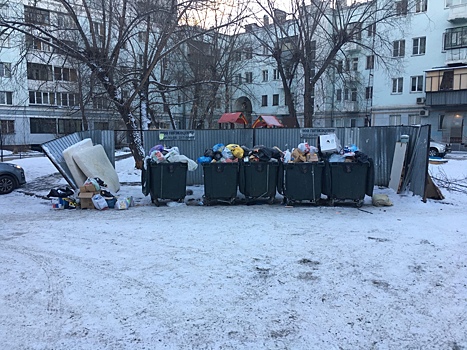 В Челябинской области гололед вторые сутки мешает нормальной работе мусоровозов