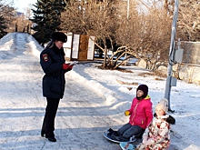 В Саратове 11-летняя девочка на ледянке попала под колеса