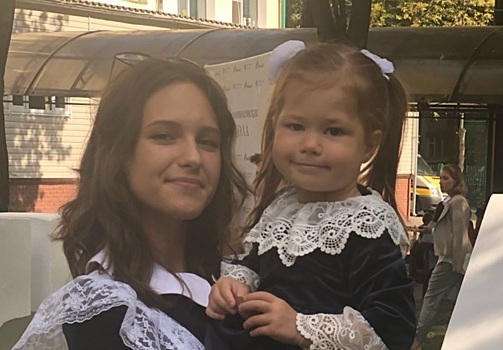 #мимимидня: крошка-дочь Климовой пришла на линейку к старшим братьям и сестре в Ломоносовскую школу