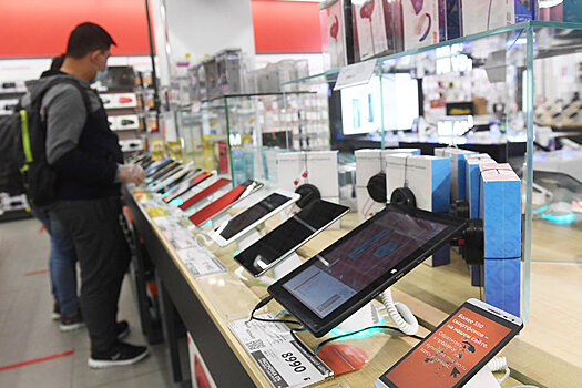 Экономист Переславский: Из-за укрепления рубля цены на смартфоны упали