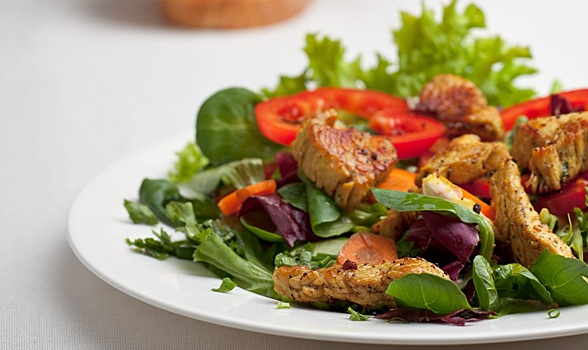 Рецепт для похудения: филе с овощами в духовке