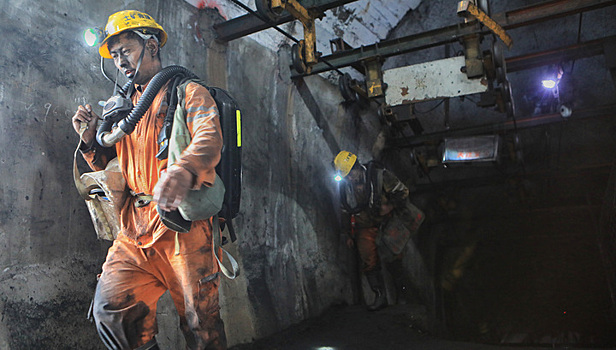 Число жертв обвала шахты в Китае увеличилось до 21