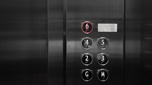 Московский лифт чуть не лишил мужчину ноги. Плюс одна фобия