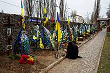 Мэр и глава военной администрации города на Украине подрались у памятника воинам
