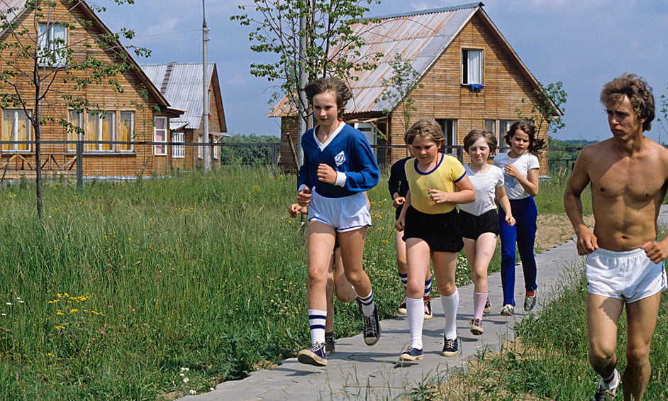Воспитанники младшей группы Кунцевской детской спортивной школы во время тренировки в Подмосковье, 1985 год