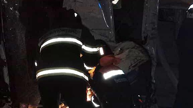 Подмосковные спасатели освободили зажатого в автомобиле пострадавшего в ДТП