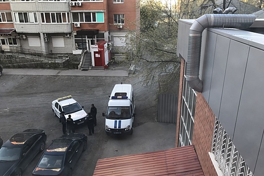 Полиция задержала пьяного буяна, разбившего стекла нескольких машин на Минской