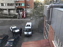Полиция задержала пьяного буяна, разбившего стекла нескольких машин на Минской