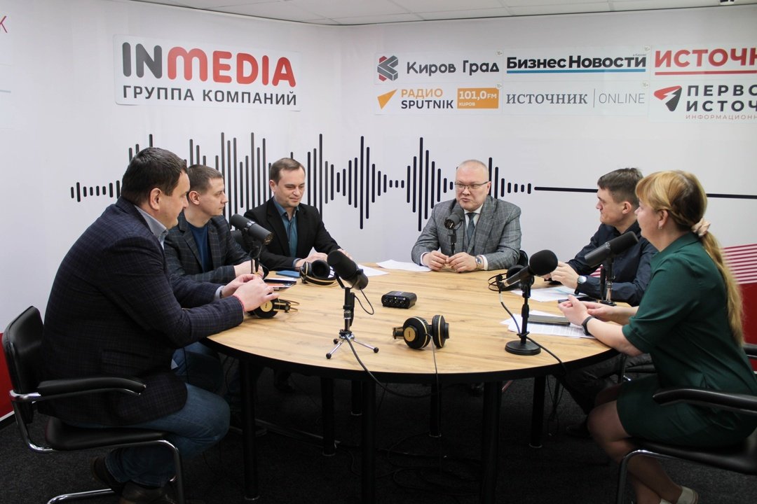 Александр Соколов поздравил жителей Кировской области с Днём радио