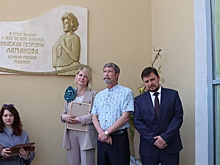 Мемориальную доску модельеру Ламановой открыли на фасаде ННГАСУ