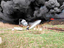 Очевидцы сообщают о пожаре на нефтеперерабатывающем заводе в Лисичанске