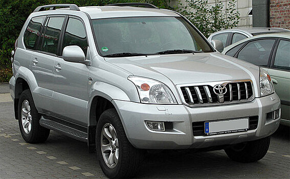 Водителя-должника оставили без Land Cruiser посреди дороги